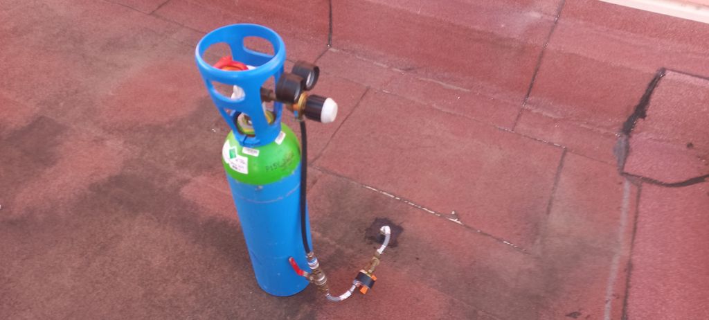 Recherche de fuite sur toiture-terrasse par gaz traceur